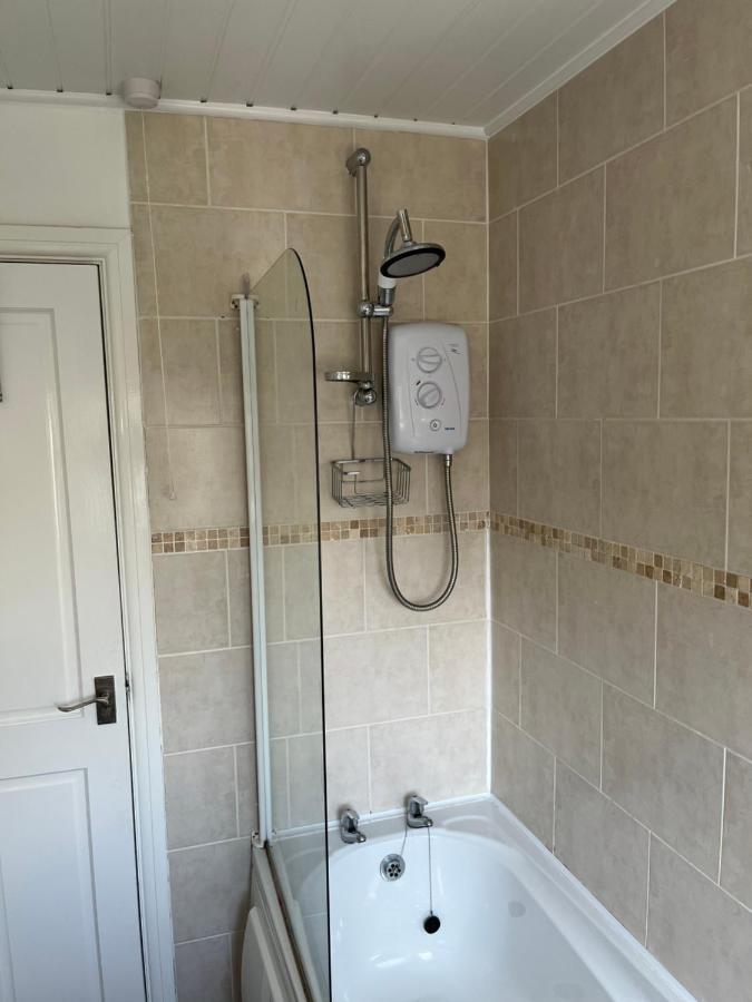 The Brook House - Spacious 3 Bed Home From Home In Burton Екстер'єр фото
