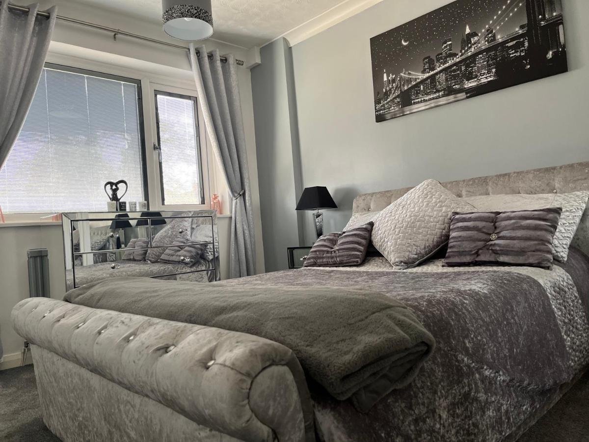 The Brook House - Spacious 3 Bed Home From Home In Burton Екстер'єр фото