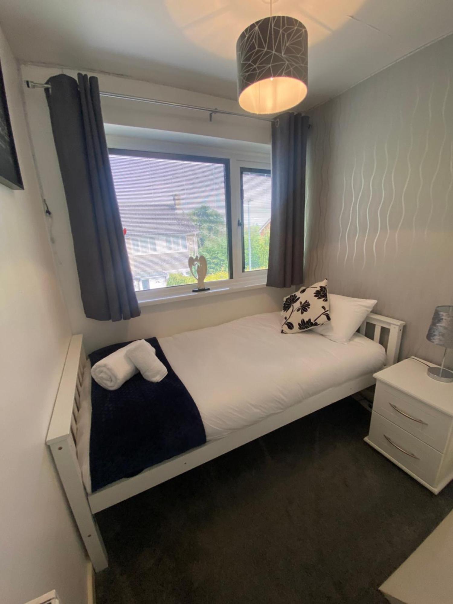 The Brook House - Spacious 3 Bed Home From Home In Burton Екстер'єр фото