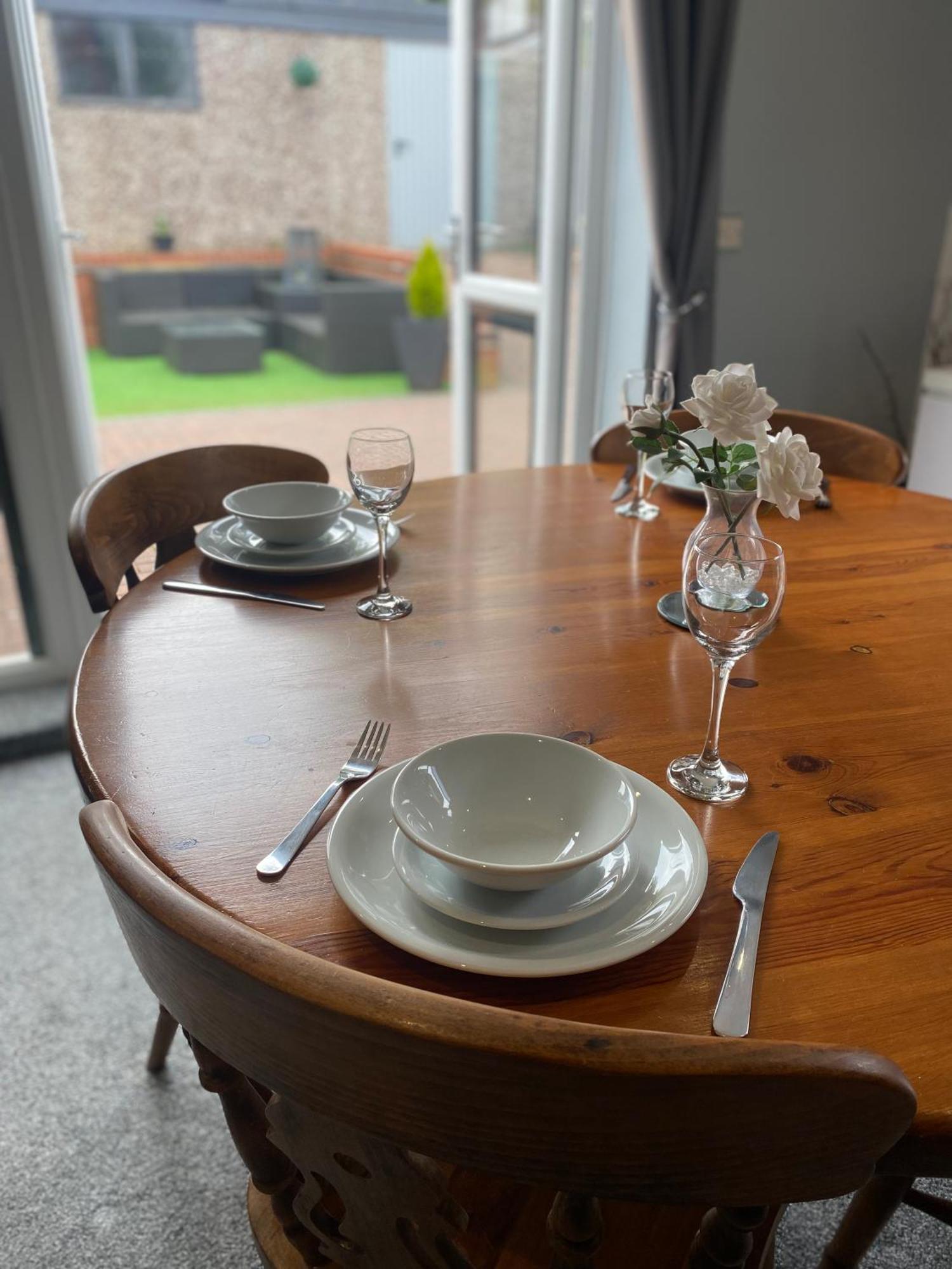 The Brook House - Spacious 3 Bed Home From Home In Burton Екстер'єр фото